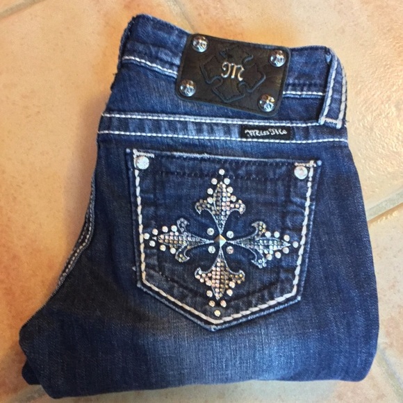 🌺Distressed & Embellished Miss Me Jeans🌺 - Picture 7 of 7